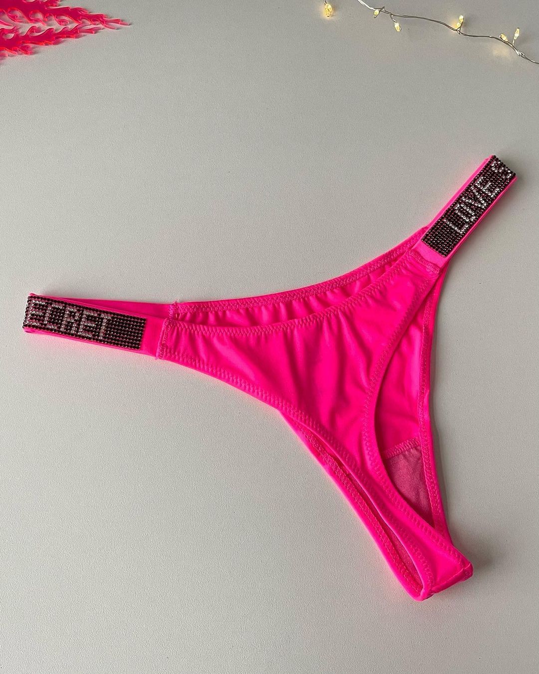 Women Sexy Rhinestone G-string Thongs Lingeries T-back Underwear Panti HOTZZZ Women Sexy Rhinestone G-string Thongs Lingeries T-back Underwear Panti HOTZZZ