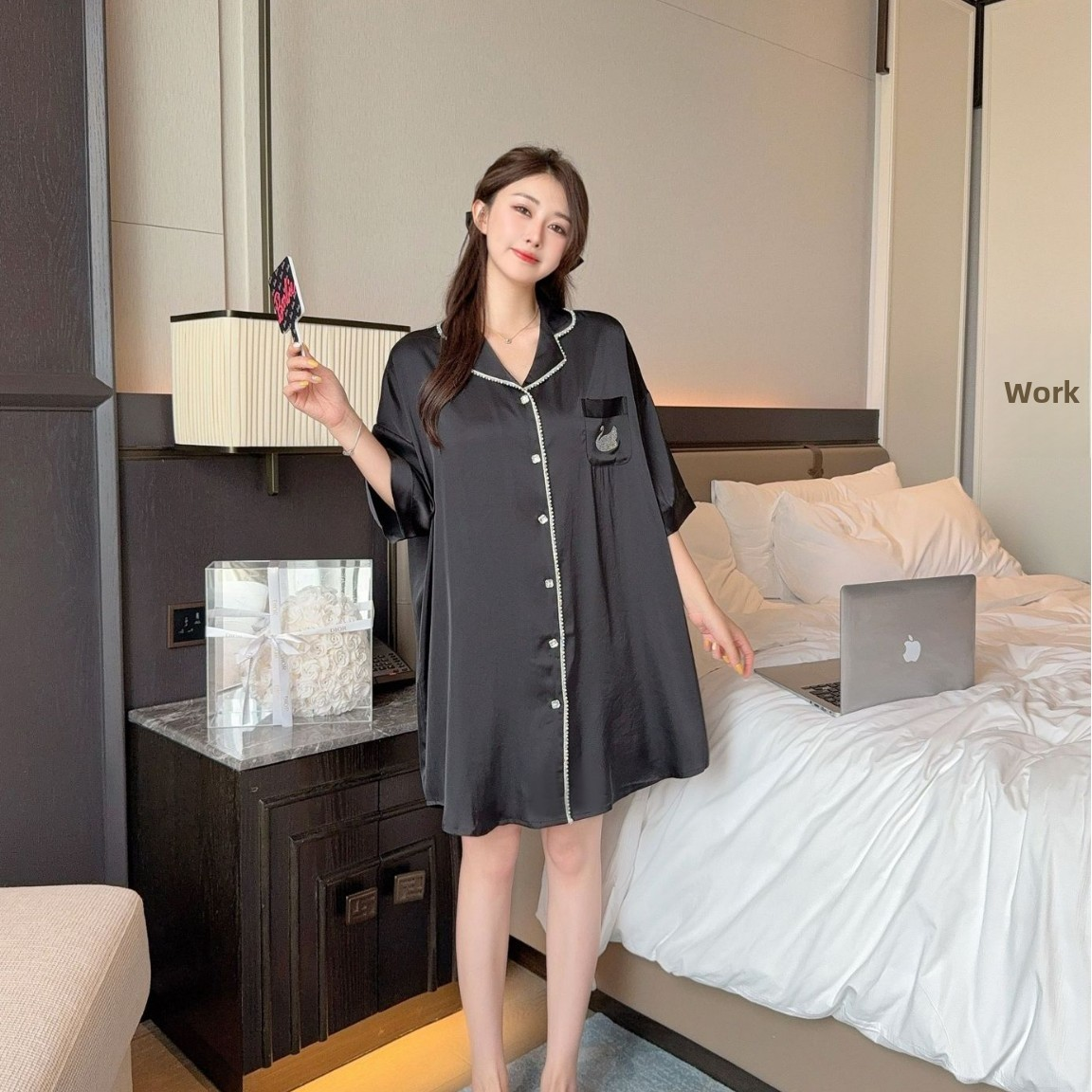 Hotzzz – Satin Glow Night Shirt - Black