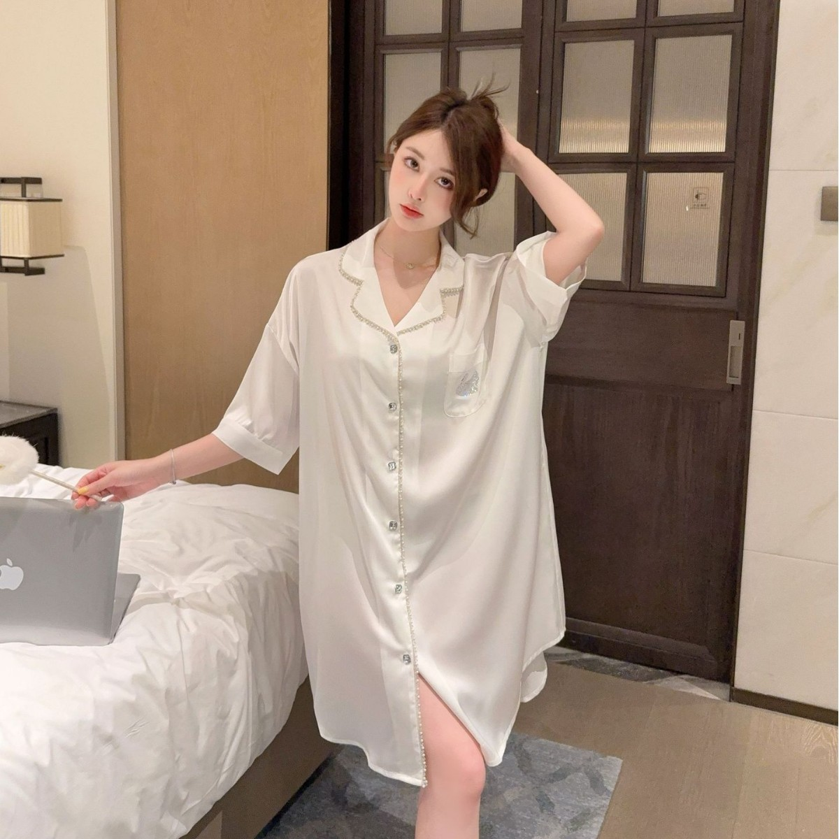 Hotzzz – Satin Glow Night Shirt - White